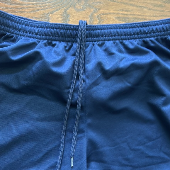 Adidas shorts EUC - Picture 2 of 6